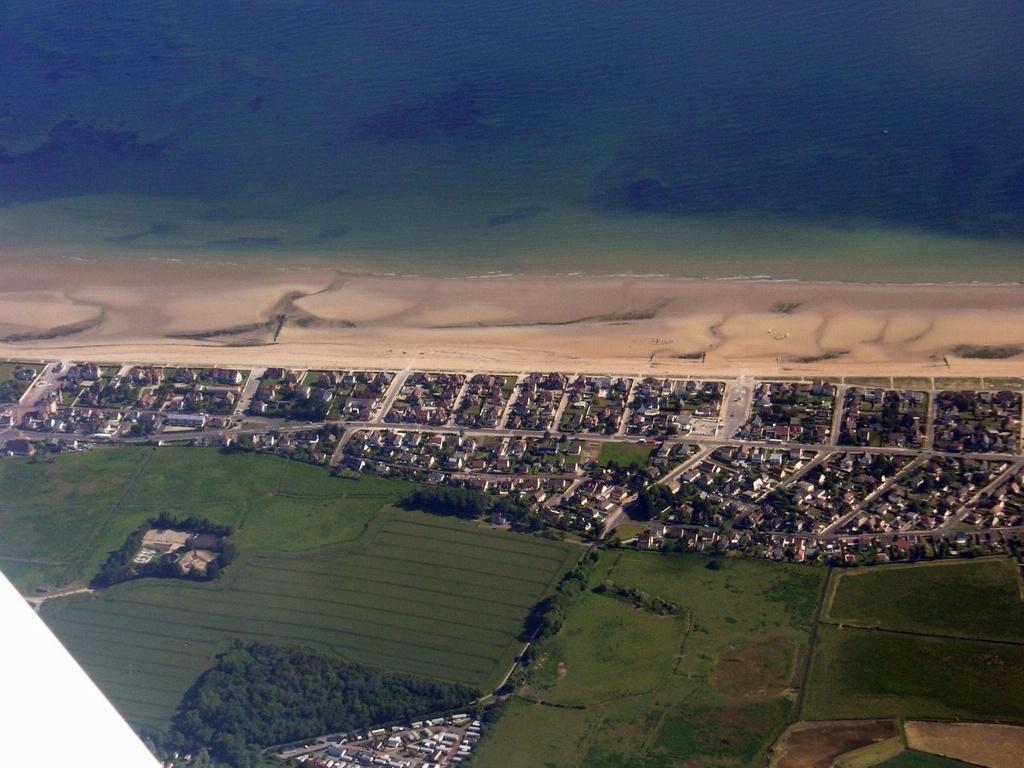 Au Chti Normand Hermanville-sur-Mer Bagian luar foto